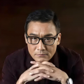 《寒战1994》定档五一 近日，由梁乐民执导的电影《寒战1994》正式官宣定档五一，并发布定档预告及一组定档海报。